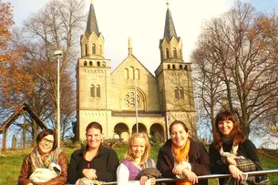 Photos of participants of “Bamberg Buddies” in front of different Franconian landscapes.