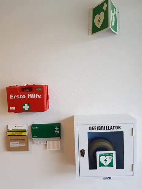 Defibrillator Gutenbergstraße 13 Uni Bamberg