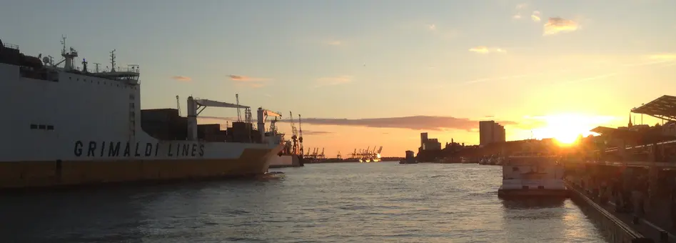 Photo of the sunset over Hamburg harbour.