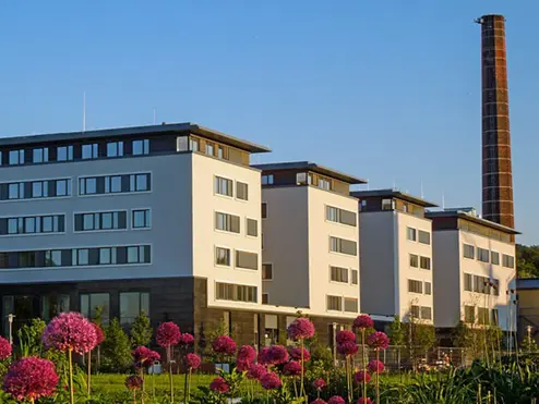 Universitätsgebäude auf der ERBA-Insel