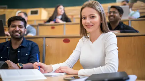 Studierende im Hörsaal an der Uni Bamberg 