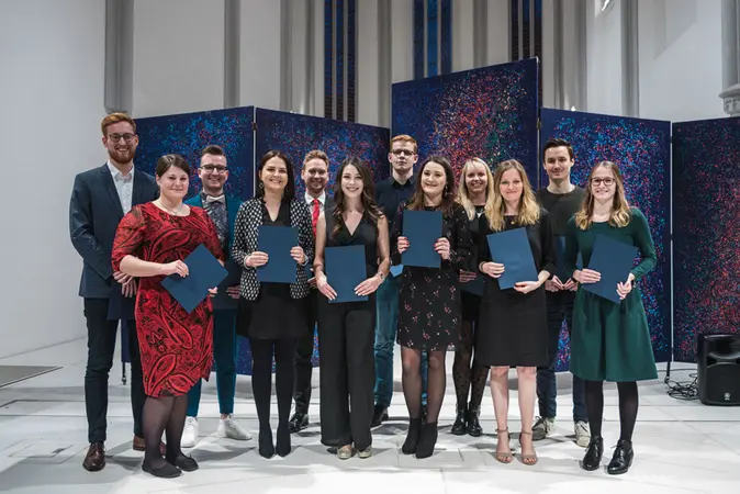 Absolventenfeier, AULA; Universität Bamberg, Urkundenübergabe