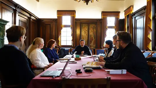 Studierende im Schloss Schoppershof