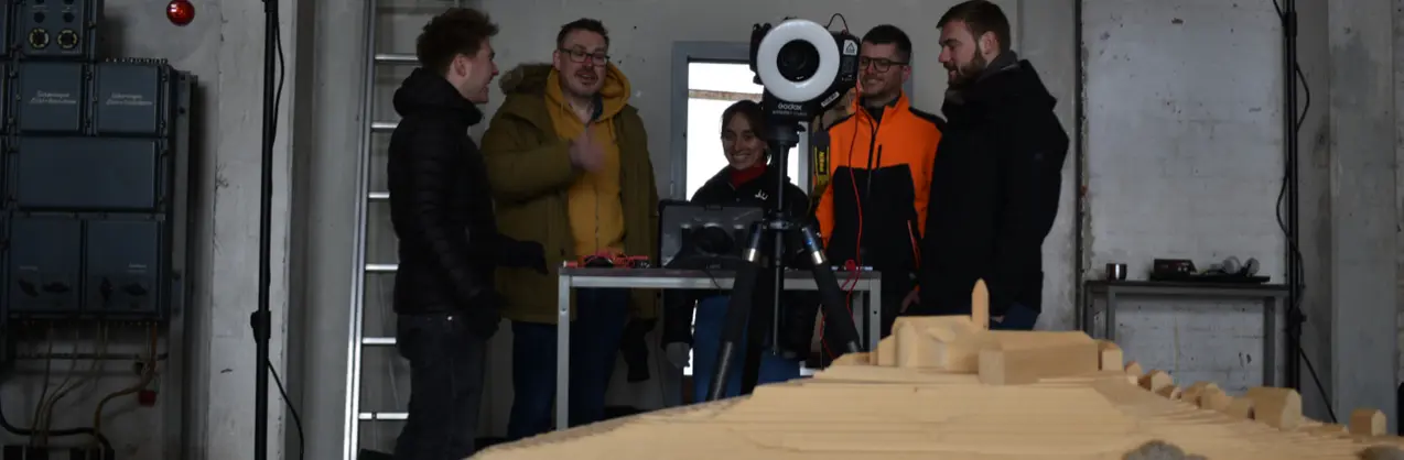 Student:innen machen photogrammetrische Aufnahmen
