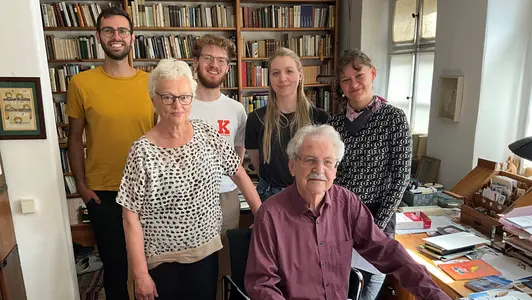 Studierende mit Heidrun Alzheimer und Paul Maar