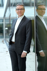 Prof. Dr. Alexander Pflaum Lehrstuhl für BWL, insb. Supply Chain