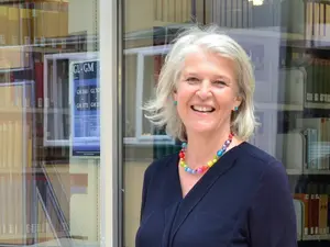 Auf diesem Foto ist die Projektleitung, Professorin Dr. Astrid Schütz abgebildet.