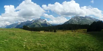 Panoramic views over the alpine summits.