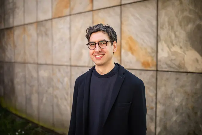 Marvin Reuter, Inhaber der Juniorprofessur für Soziologie, insbesondere Arbeit und Gesundheit