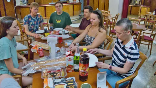 Erstes Zusammenkommen der Reisegruppe in der Nähe von Madrid