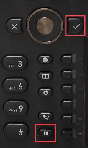 Telefon Funktionstasten Ansicht der Telefon Funktionstasten. Mit Markierung der Pause-Taste, welche unten rechts neben der Raute-Taste ist, und Haken-Taste.