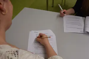 Ausfüllen der Checkliste Teilnehmende füllen Checkliste aus