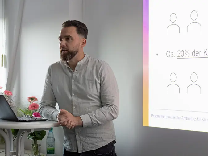 Cedric Sachser am Rednerpult