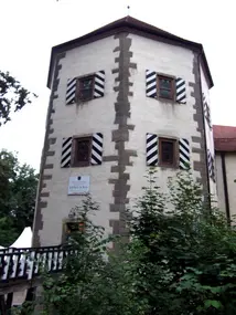 Photo of the tower of Burg Jagsthausen.