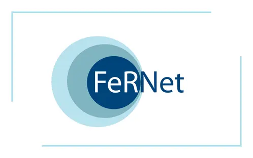 Zu sehen ist das Logo von 'FeRNet - Female Research Network'. Das Logo besteht aus drei blauen Kreisen: Der erste Kreis in der Mitte ist am dunkelsten, der dritte Kreis ist am hellsten. In der Mitte des Logos steht der Text 'FeRNet', wobei das Wort 'FeR' in weißer Farbe und das Wort 'Net' in blauer Farbe geschrieben ist.