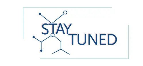 Zu sehen ist das Logo von 'StayTuned - Unterstützungsprogramm für Postdoktorandinnen durch Hilfskraftmittel'. Das Wort 'Stay' liegt links über dem Wort 'Tuned' und die beide Wörter sind in dunkelblauer Farbe geschrieben. Hinter dem Wort 'Stay' befinden sich chemische Darstellungsformen.