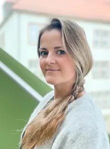 Dr. Nicola Groh Dr. Nicola Groh