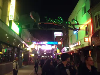 Photos of the Reeperbahn quarter at night.