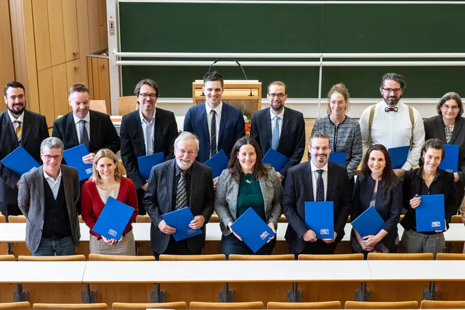 Christian Maier; Preisträgerinnen und Preisträger; Preis für Gute Lehre; Gruppenbild mit Wissenschaftsminister Bernd Sibler