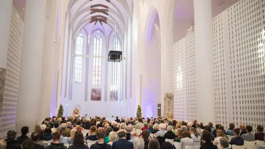 Aula mit Personen