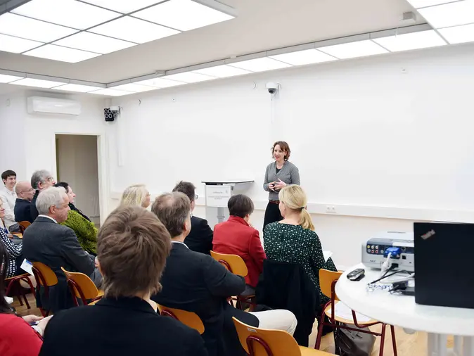 Miriam Kunz referiert bei der Eröffnung des Bamberger Living Lab Demenz 
