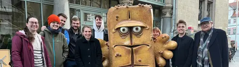 Student:innen bei einer Stadtführung in Erfurt