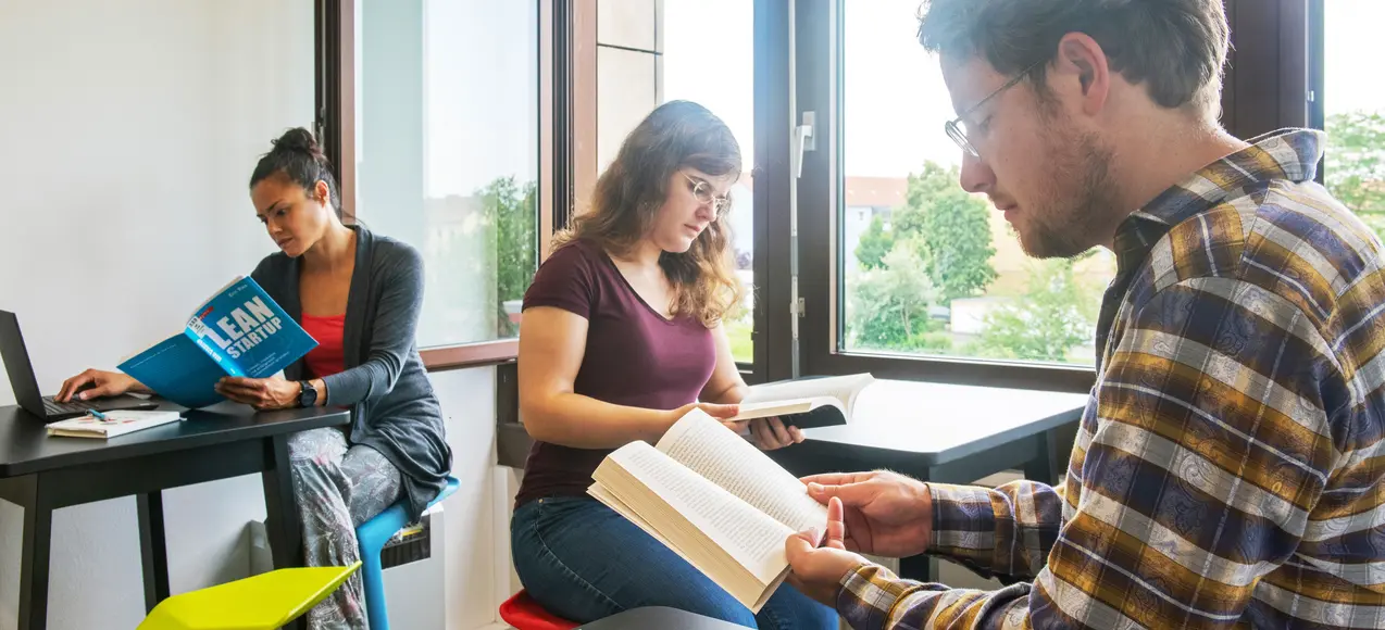 In den modern eingerichteten Co-Working Räumen können Teams in Ruhe an ihrer Gründungsidee feilen.