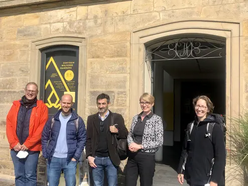 Von links nach rechts: P. Bellendorf, M. Tascon, F. Marte,  P. Alberth und K. Holl vor dem Zentrum Welterbe Bamberg