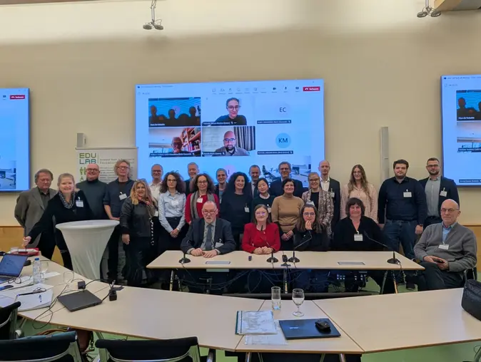 Beim Kick-Off-Event im Februar in Wien tauschten sich die an EDU-LAB beteiligten Wissenschaftlerinnen und Wissenschaftler über die verschiedenen Arbeitspakete und die ersten Schritte im Projekt aus.