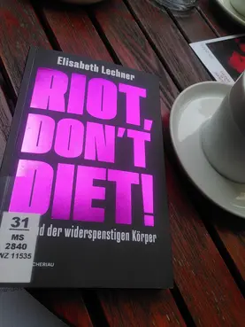 Buchcover "Riot, don't diet!"