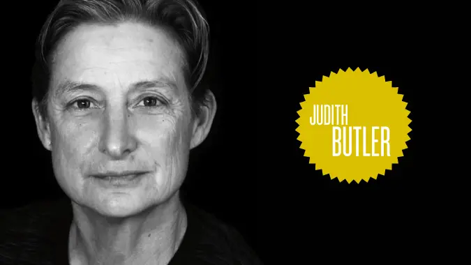 Schwarz-weiß Porträt der am US-amerikanischen Philosophin Judith Butler, Frau mit Kurzhaarschnitt