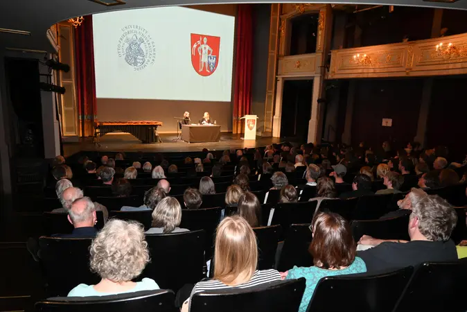 Personen im Theater