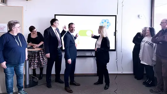 Direktor der Universitätsbibliothek Fabian Franke, Universitätspräsident Kai Fischbach und Kanzlerin Dagmar Steuer-Flieser. 