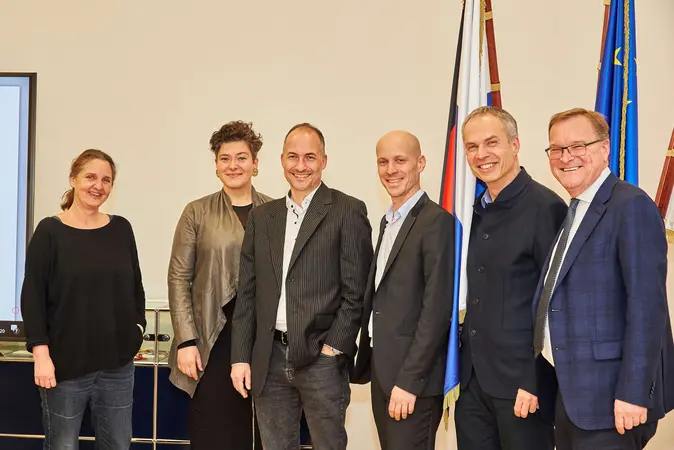 Prof. Dr. Ute Schmid, Universität Bamberg, Nora Gomringer, Künstlerhaus Villa Concordia, Prof. Dr. Claus-Christian Carbon, Universität Bamberg, Prof. Dr. Christian Zagel, Hochschule Coburg, Dr. Ulrich Krackhardt, 2. Vorsitzender des Bürgervereins Bamberg-Mitte, Oberbürgermeister Andreas Starke 