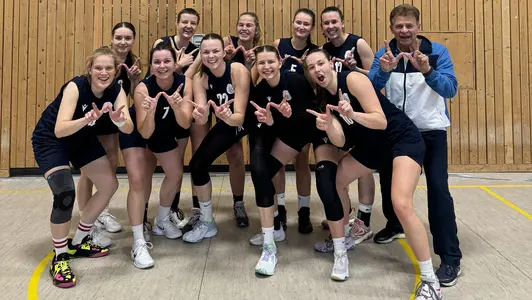 Die Basketballdamen nach dem Sieg.