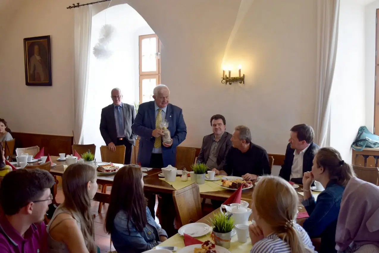 Teilnehmende der ISU bei einem Empfan des Bamberger Landrats.