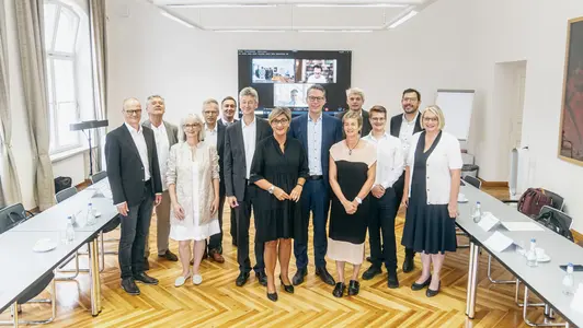 Die Expertenkommission bei ihrem Auftakttreffen