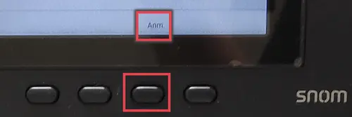 Anmeldung Telefon Ansicht obere Funktionstasten unter dem Display mit Markierung der Taste für die Anmeldung. Die markierte Taste ist die zweite Taste von rechts.