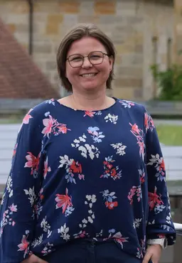 Auf diesem Foto ist die Referentin für Gleichstellung in der Wissenschaft, Dipl.- Soziologin Johanna Bamberg-Reinwand abgebildet.