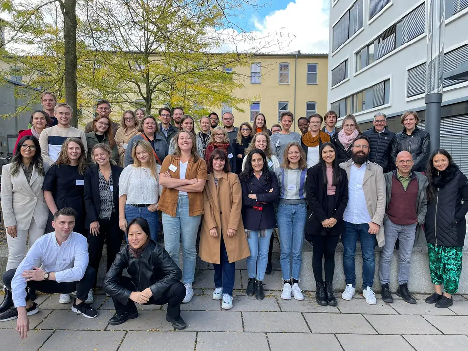 Summer school participants in front of the university building