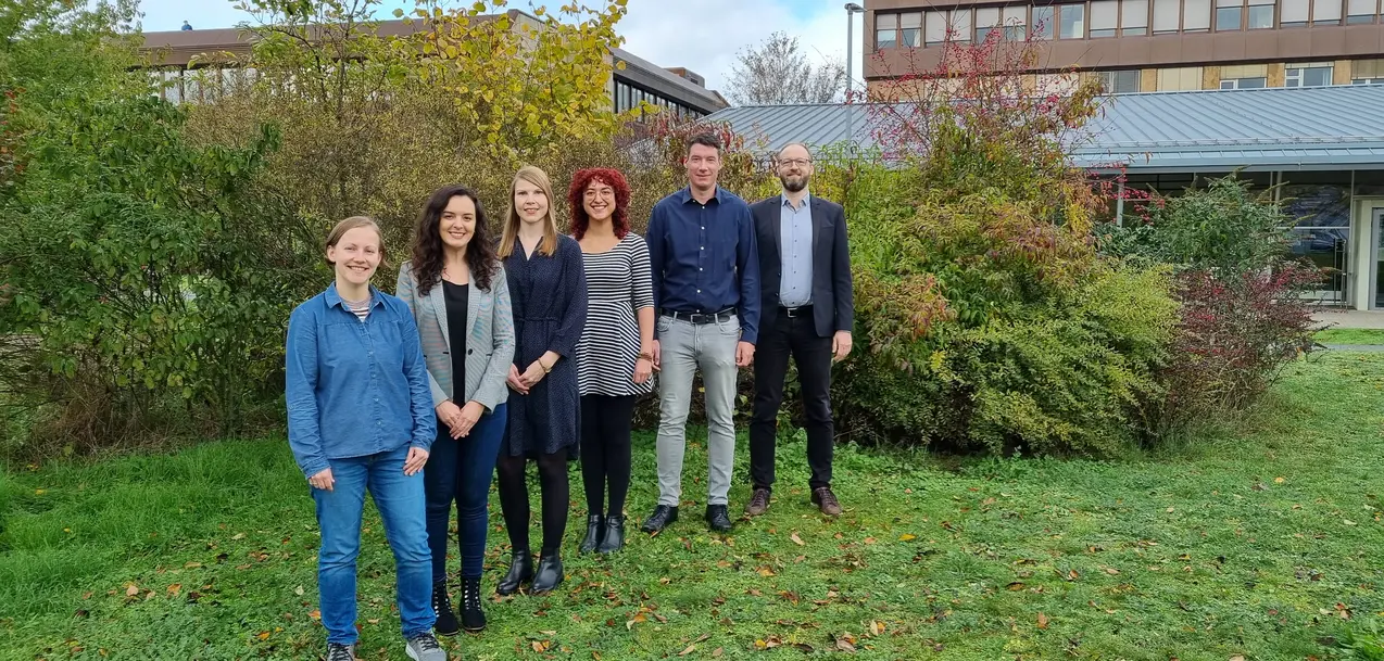 Teamfoto des Lehrstuhls für Controlling im Freien