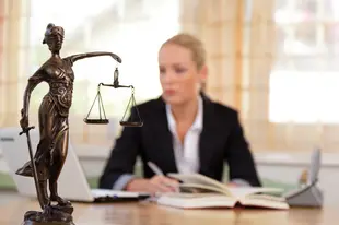Jurist Jurist in her office