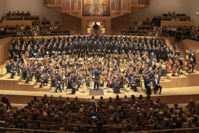 Universitätschor und -orchester bei einem Semesterabschlusskonzert