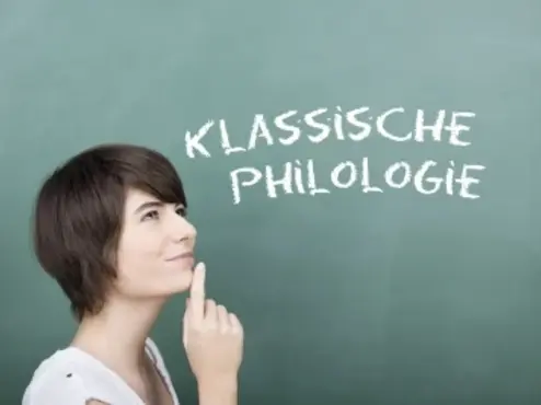 studentin denkt an etwas studentin denkt an etwas