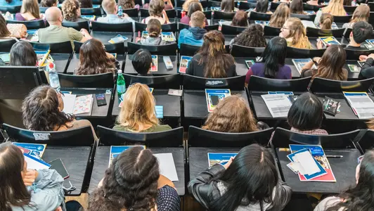 Studierende im Hörsaal