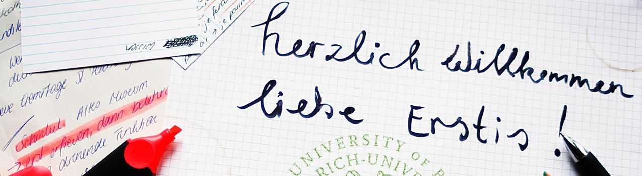 Herzlich Willkommen Erstis! Schild "Herzlich Willkommen liebe Erstis"