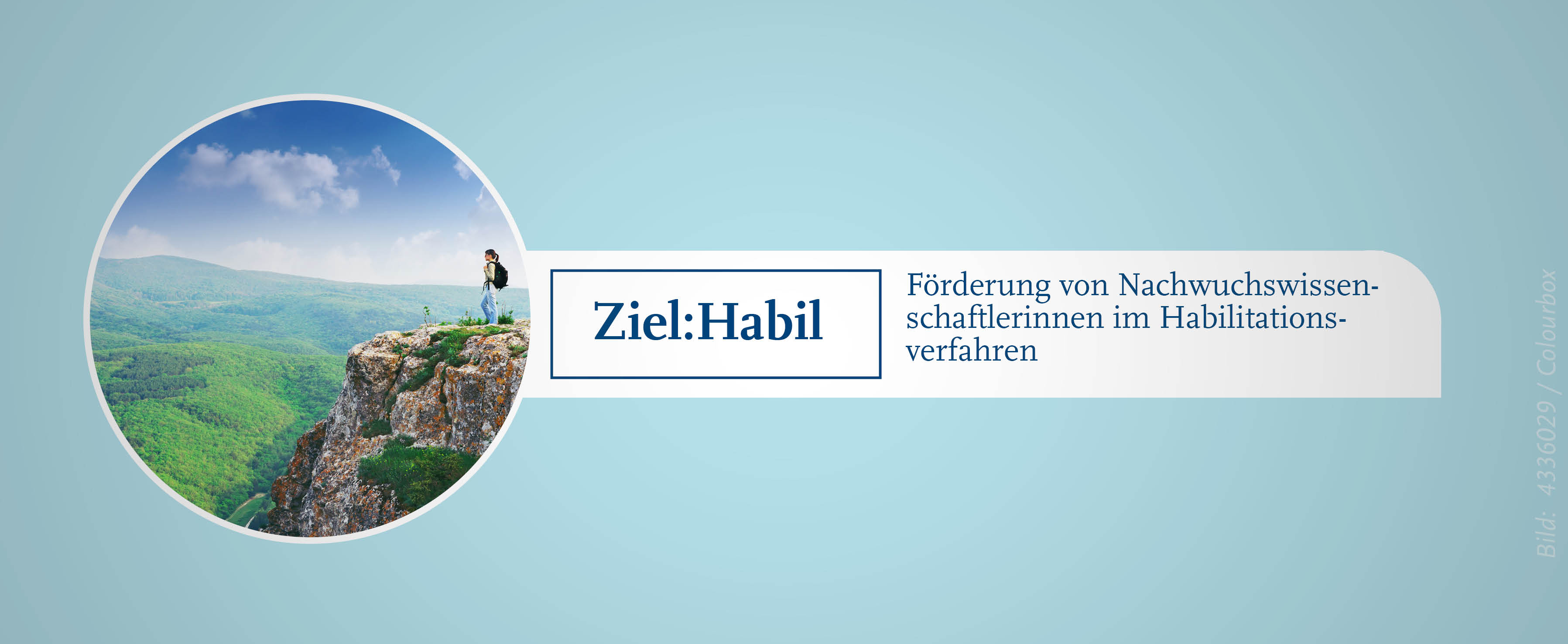 Zu sehen ist ein Banner mit blauem Hintergrund für die Seite 'Ziel:Habil - Förderung von Nachwuchswissenschaftlerinnen im Habilitationsverfahren'. In einem kleinen kreisrunden Bild ist eine Naturlandschaft als Hintergrund mit vielen grünen Bäumen und riesigen Felsen zu sehen. Auf einem der Felsen steht eine Frau mit schwarzen Rücksack.