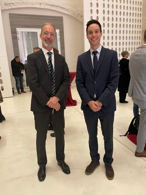 Prof. Dr. Thomas Saalfeld, Vizepräsident Forschung und wissenschaftlichen Nachwuchs, und Dr. Sven Hartlieb