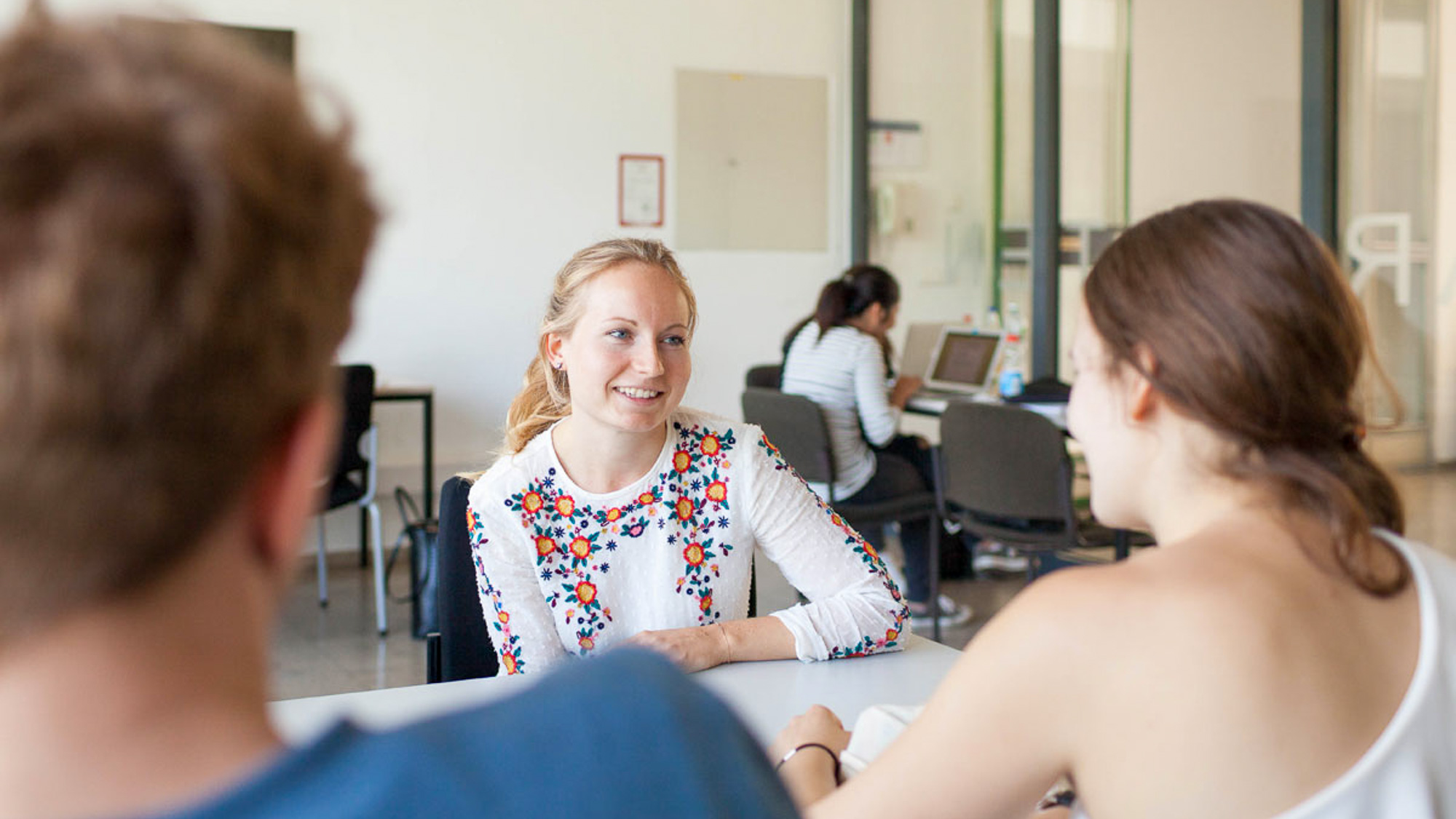 Studierende im studentischen Arbeiten an der Feki