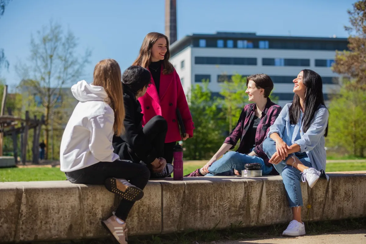 Lehramtsstudierende treffen Fachstudierende – nicht nur in Lehrveranstaltungen, auch in Tutorien.